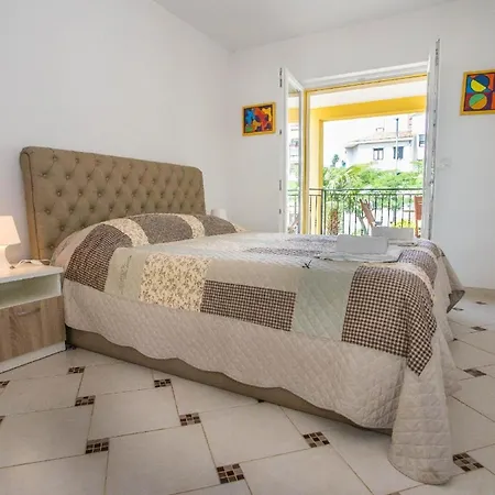Moderne In Mit Garten Und Terrasse - B57089 Apartment