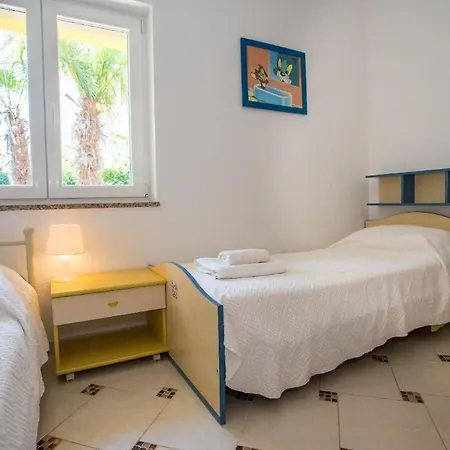 Moderne In Mit Garten Und Terrasse - B57089