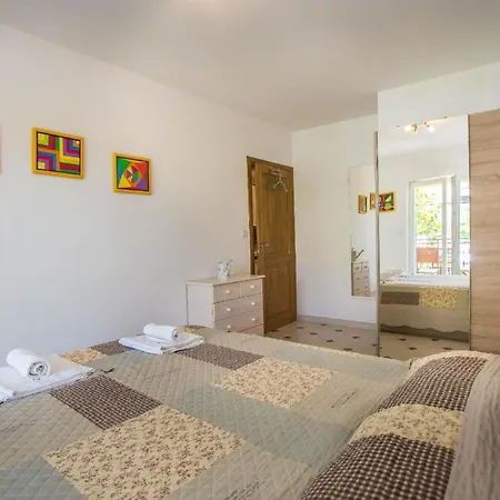 Moderne In Mit Garten Und Terrasse - B57089 Porec